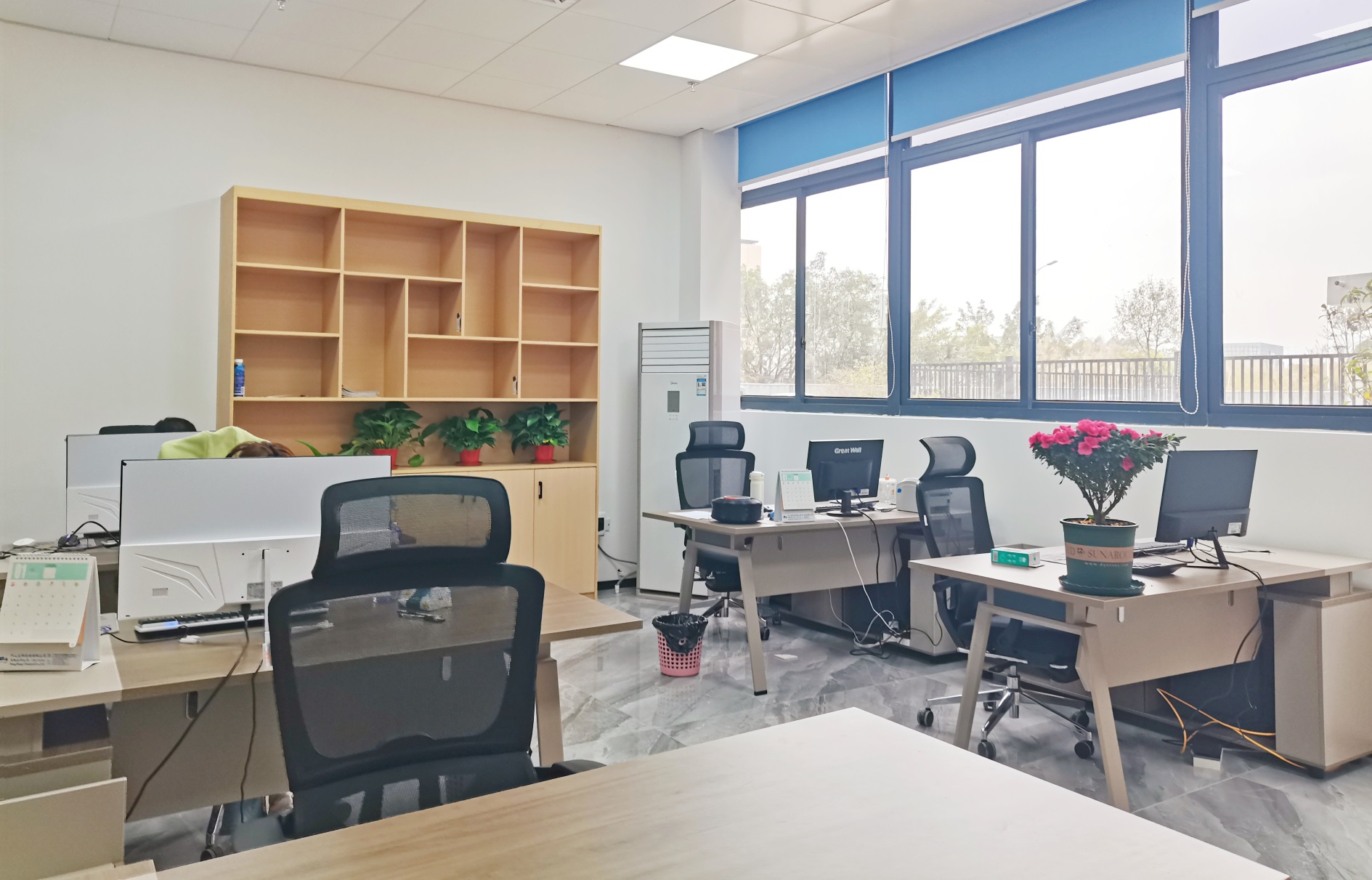 辦公區(qū)2.jpg