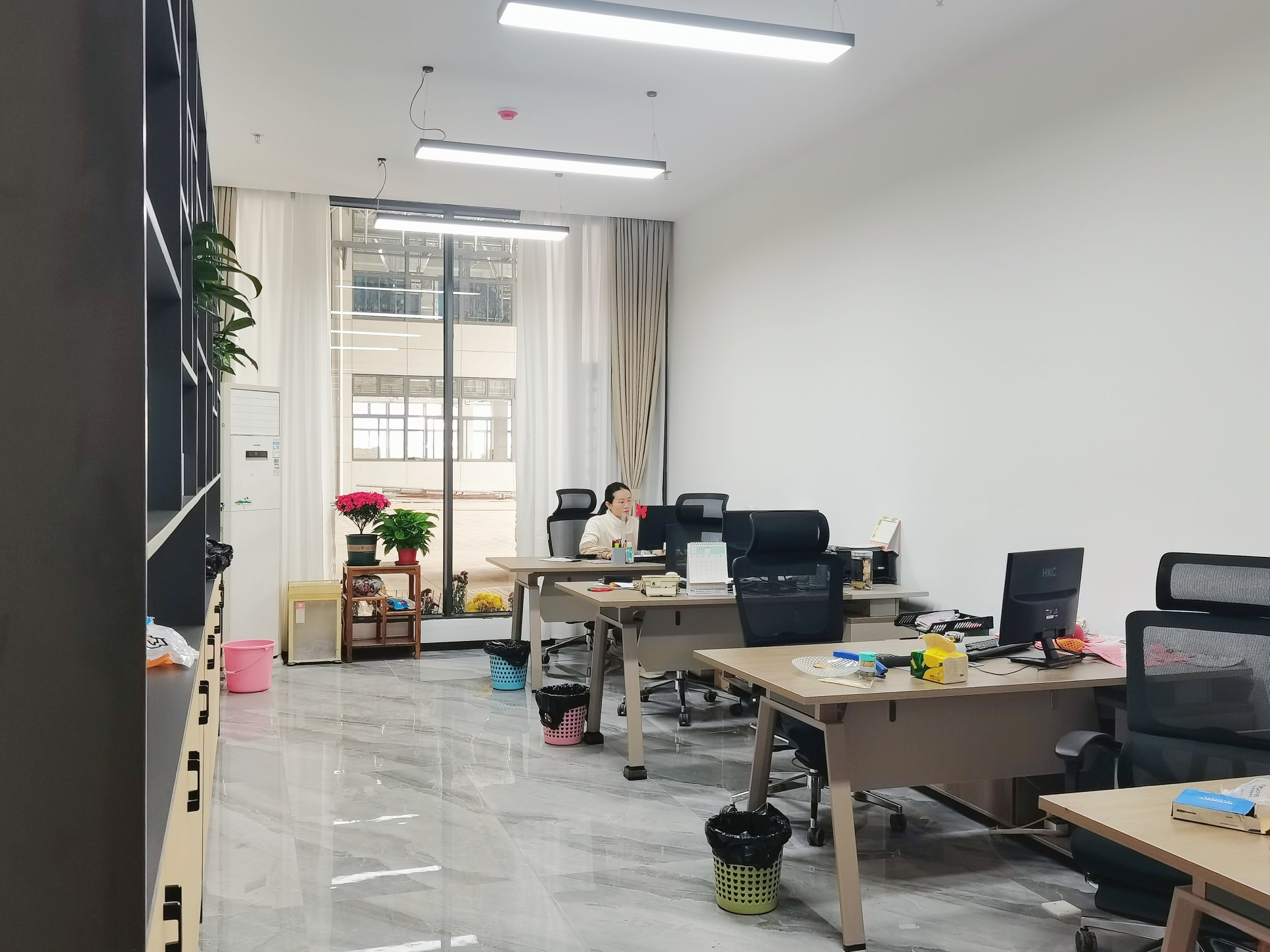 辦公區(qū)3.jpg