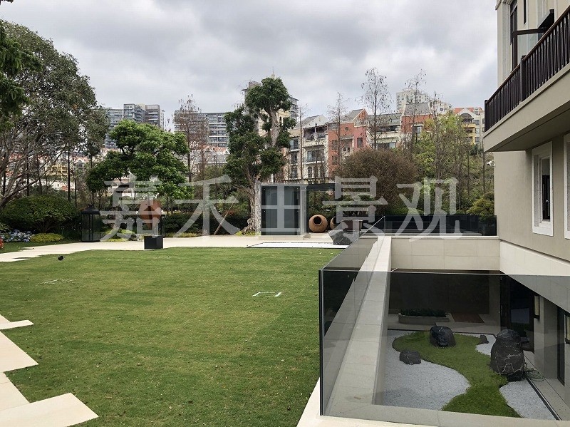 夏季別墅花園如何養(yǎng)護(hù)？